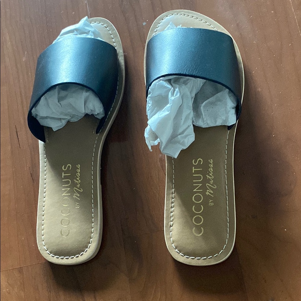 New. Coconuts by Matisse Women's Black Slide Sandals.  Sizes : 7, 9, 10 .